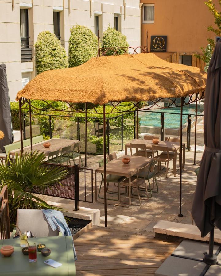 Le Victoria Boutique Hotel Saint-Paul-Trois-Chateaux Bagian luar foto