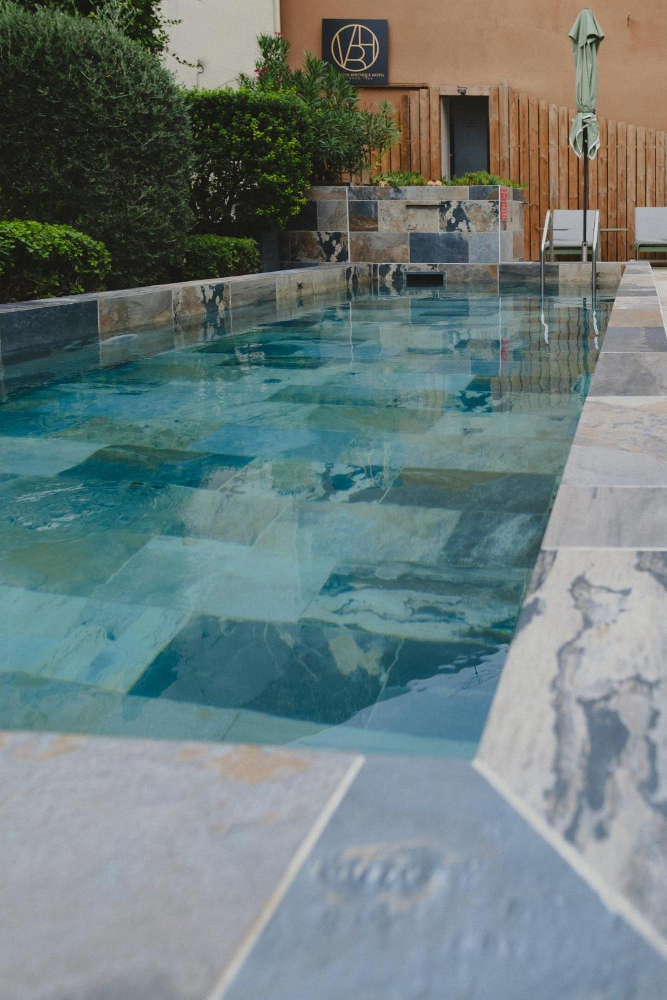 Le Victoria Boutique Hotel Saint-Paul-Trois-Chateaux Bagian luar foto