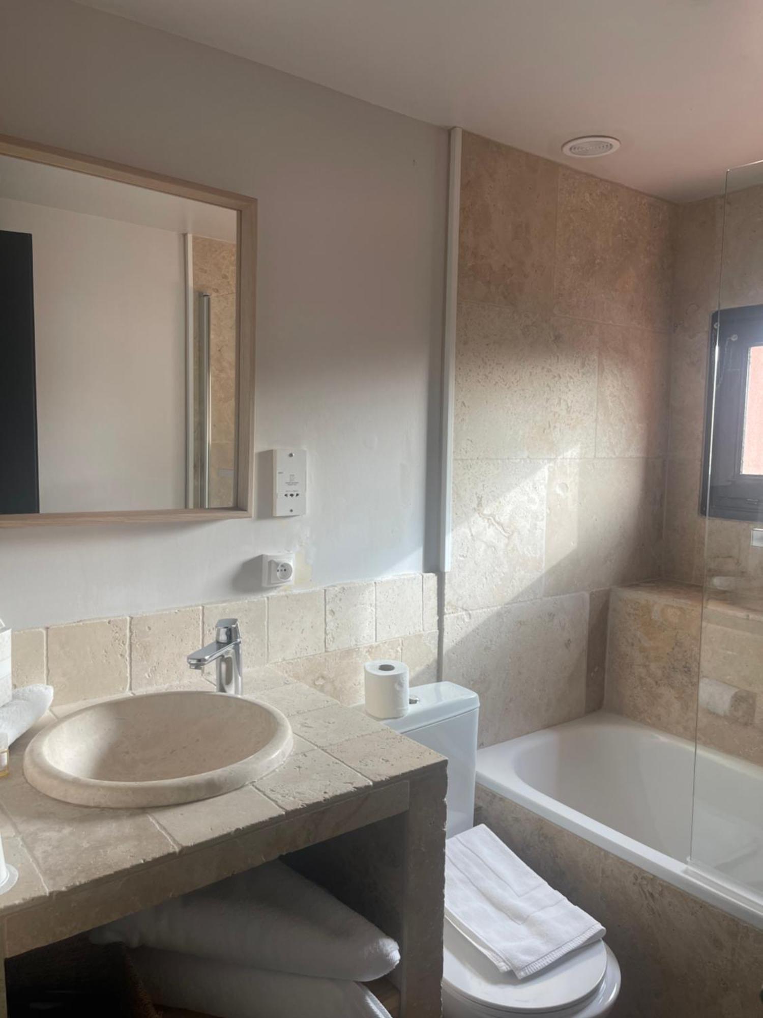 Le Victoria Boutique Hotel Saint-Paul-Trois-Chateaux Bagian luar foto