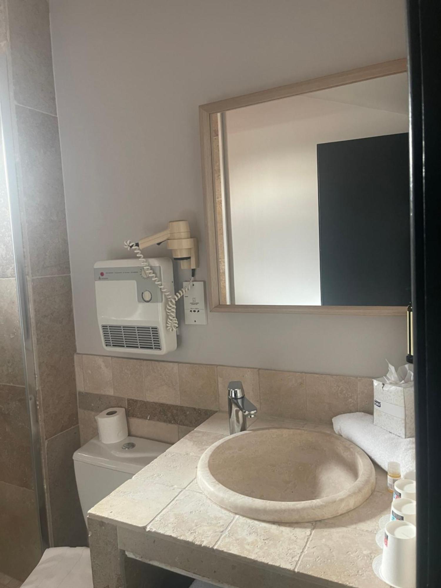 Le Victoria Boutique Hotel Saint-Paul-Trois-Chateaux Bagian luar foto