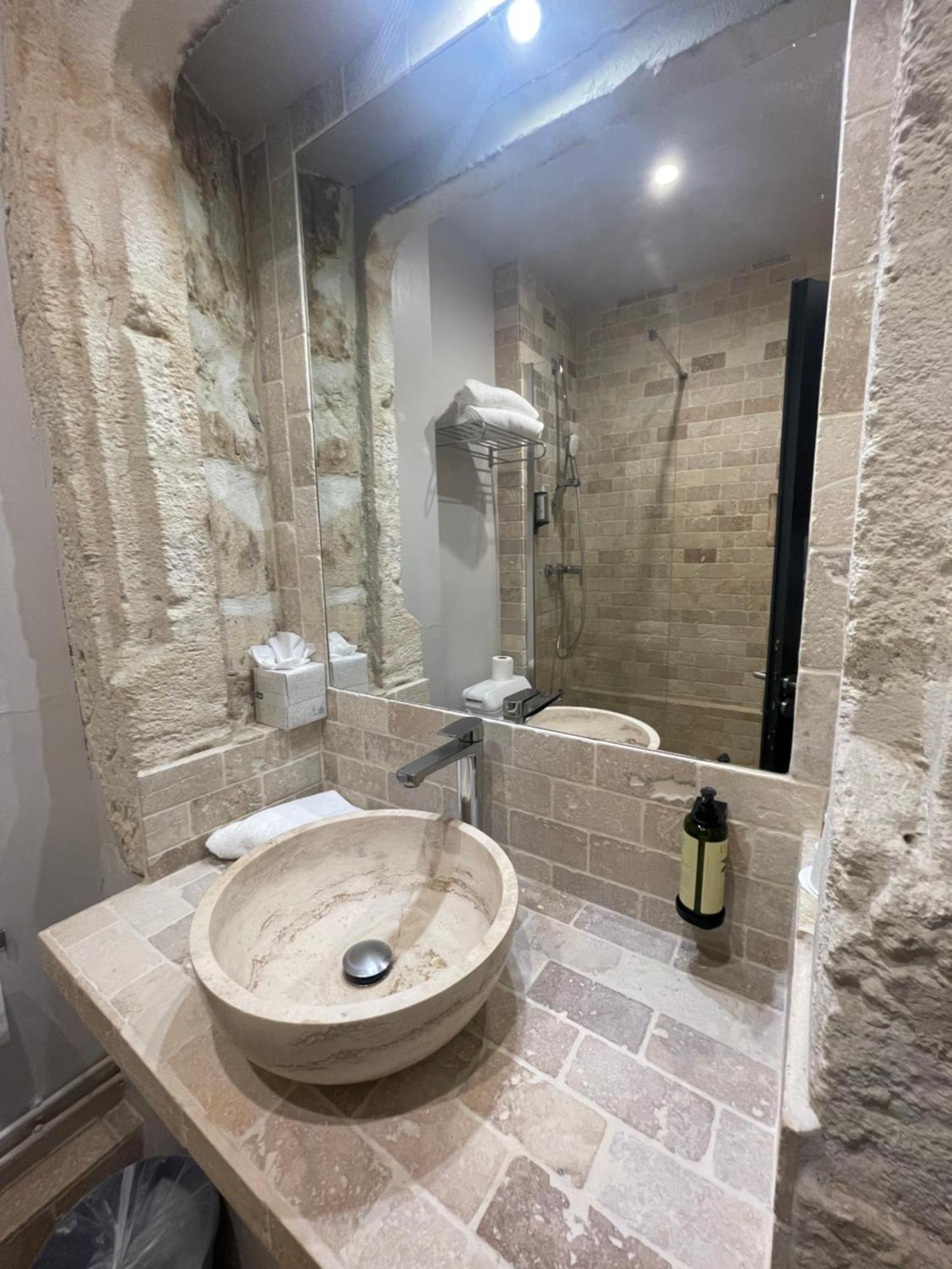 Le Victoria Boutique Hotel Saint-Paul-Trois-Chateaux Bagian luar foto