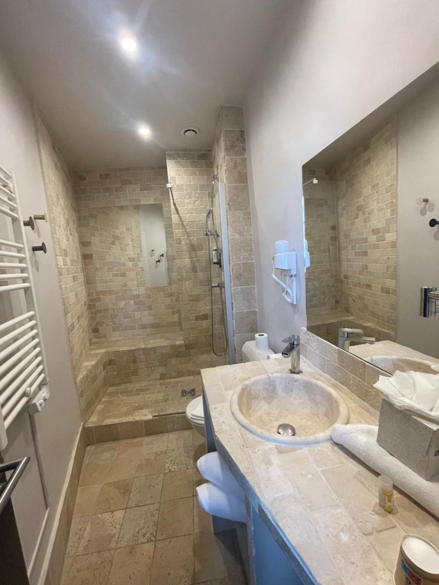 Le Victoria Boutique Hotel Saint-Paul-Trois-Chateaux Bagian luar foto
