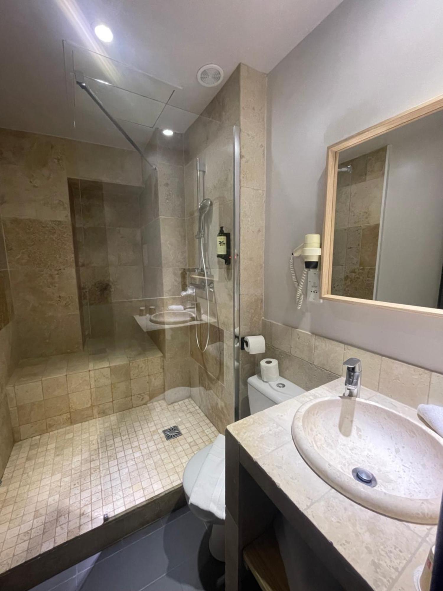 Le Victoria Boutique Hotel Saint-Paul-Trois-Chateaux Bagian luar foto